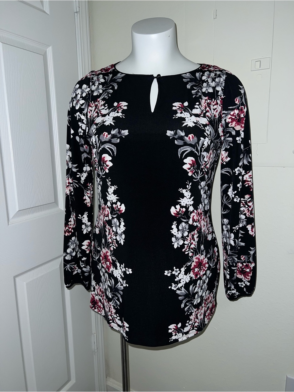 White House Black Market Black Floral Keyhole Tunic Blouse with Pink Accents